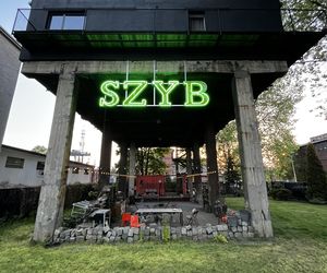 Neon Szyb na Bolko Loft w Bytomiu