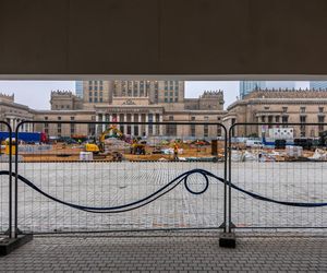 Trwa przebudowa części dawnego Placu Defilad w plac Centralny