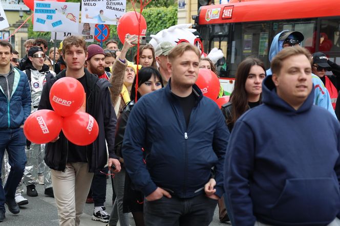 Kosmiczny korowód studencki przeszedł 9 maja ulicami Lublina