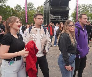 Kortowiada 2025. Koncerty na Plaży Kortowskiej przyciągnęły tłumy. Tak wyglądał drugi dzień imprezy!