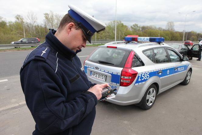 policja, kontrola drogowa, radiowóz, alkomat