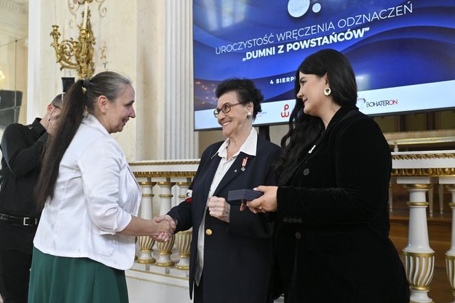 Dziennikarka "Super Expressu" Izabela Kraj odznaczona medalem "Dumni z Powstańców"