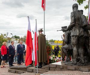 Największy pomnik Żołnierzy Wyklętych osłonięto w Mielcu [ZDJĘCIA, WIDEO]