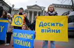 Warszawa solidarna z Ukrainą. Trwa manifestacja Nigdy więcej wojny