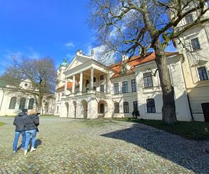 Muzeum Zamoyskich w Kozłówce wczesną wiosną