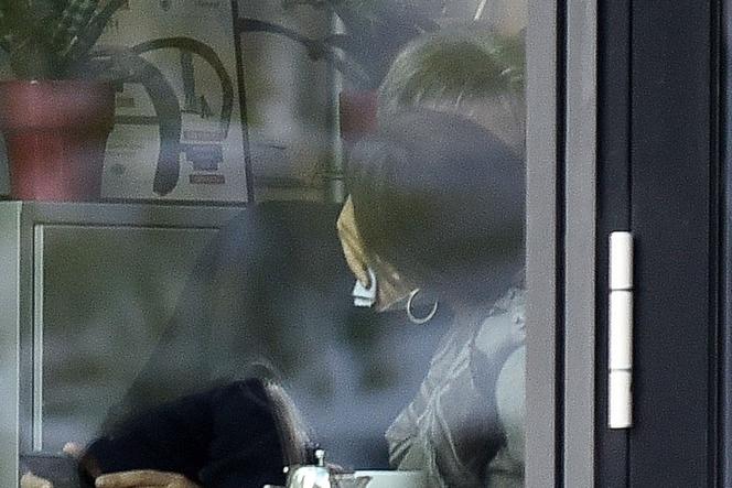Kinga Rusin i Marek Kujawa całuja się 