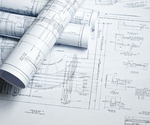 Jakie zezwolenia musi zawierać projekt budowlany domu?