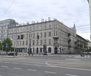 „To co robi miasto, to skandal”. Warszawa sprzedaje zabytkową kamienicę w centrum za grube miliony