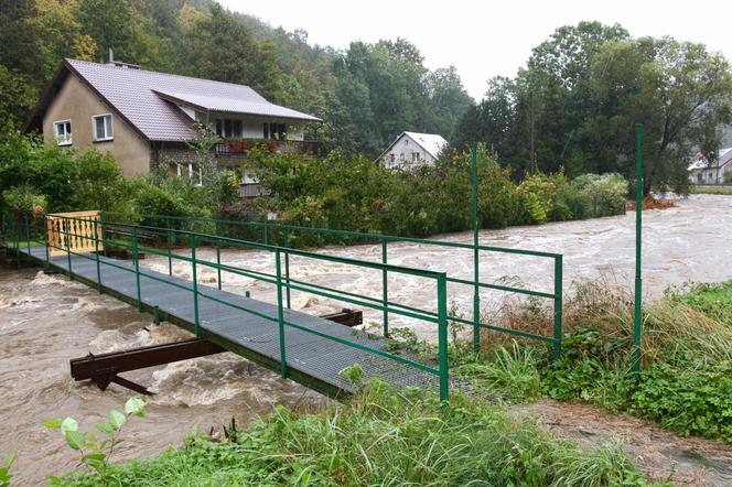 Zalane wsie, ewakuacja, woda na ulicach miasta. Dramatyczna sytuacja na południu Polski. 