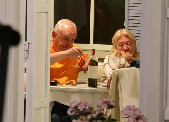 JACEK CYGAN Z ŻONĄ PIJE ALKOHOL W RESTAURACJI