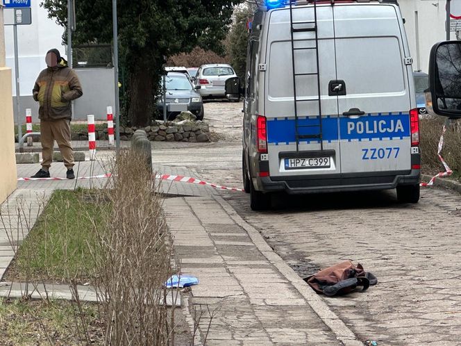 Cofał mercedesem, potrącił kobietę. Dramat na Mokotowie