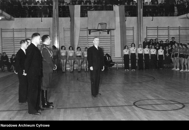 Hala sportowa YMCA w latach 30.  