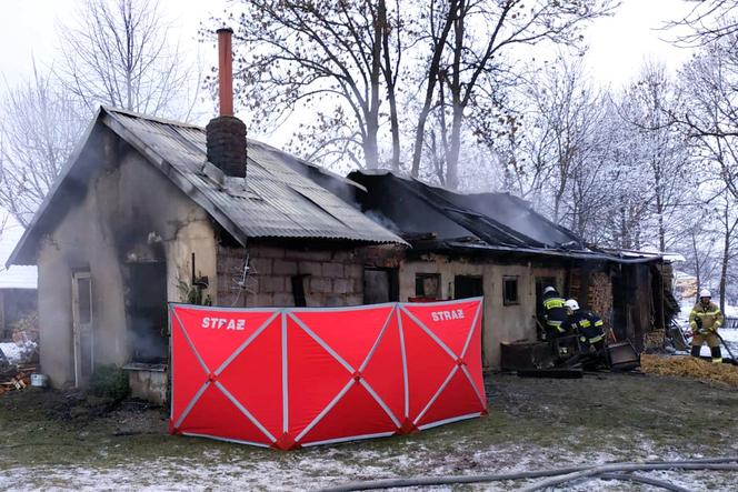 Mężczyzna zginął w płomieniach. Tragiczny pożar budynku gospodarczego w Dachnowie