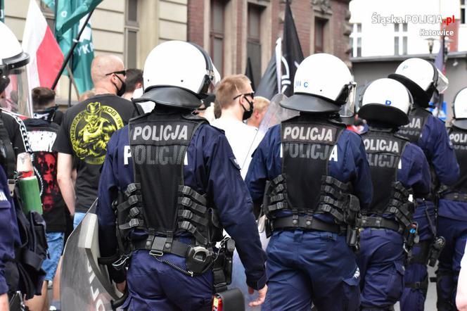 Katowice: Policjanci wśród nacjonalistów. Tajemnicza akcja służb na marszu! 