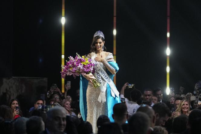 Miss Universe oskarżona o zdradę! "Nie może wrócić do kraju"