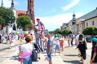 Chcieli podkreślić potrzebę swoich działań. Ulicami Białegostoku przeszedł Marsz Rodzin Zastępczych