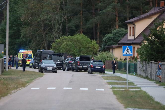 Strzelanina na Mazurach. Sąsiad zastrzelił sąsiada i zabarykadował się w domu