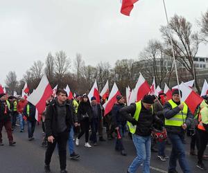 Protest rolników w woj. lubelskim. Rolnicy w Lublinie rozpoczęli przemarsz. Mamy zdjęcia!