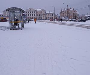 Zima w Świętokrzyskiem. Skarżysko-Kamienna w białym puchu. Zobacz zdjęcia