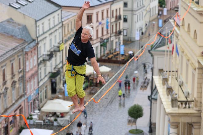   Urban Highline Festival 2023 w Lublinie. Slacklinerzy robią cuda na linach!