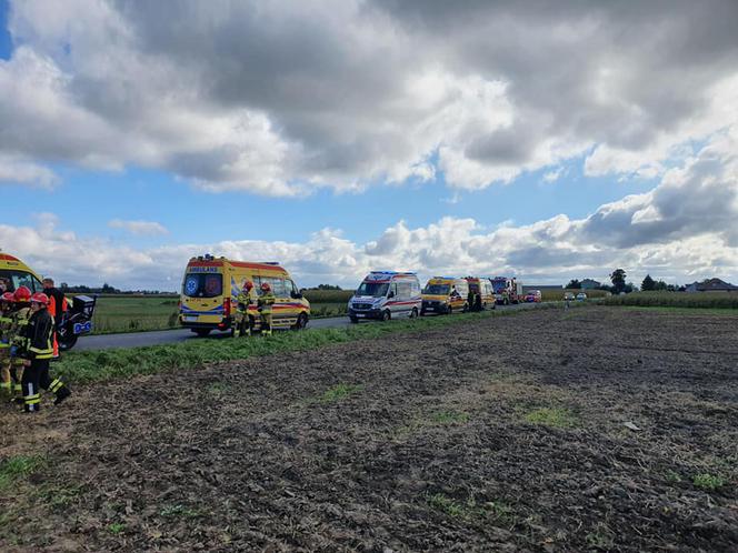 Autobus wypadł z drogi! Fatalny wypadek w Wytrębowicach [ZDJĘCIA]