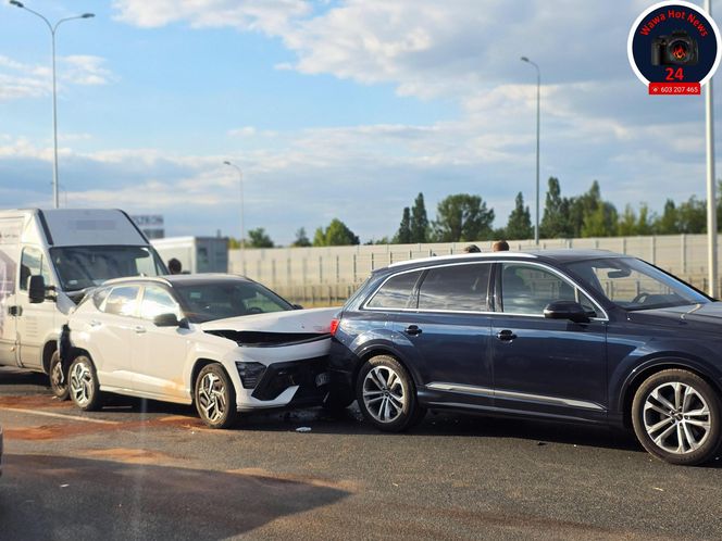 Zderzenie trzech aut na S2. Lądował śmigłowiec LPR