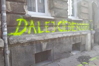 Miłosne graffiti na jednej z kamienic. Mieszkańcy: to zwykły akt wandalizmu! [ZDJĘCIA, WIDEO]