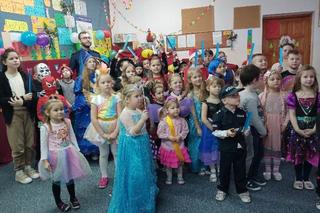 Policjanci w szkołach i przedszkolach w Iławie. Bezpieczne Ferie 2023