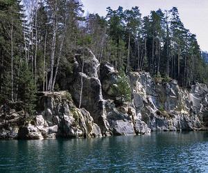 Skalne Miasto w Czechach - zdjęcia. Adršpašskoteplické skály zachwycają o każdej porze roku