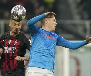 Napoli - Milan TV TRANSMISJA. Napoli - Milan DZISIAJ GDZIE OGLĄDAĆ? Napoli - Milan 18.04 STREAM ONLINE LIVE. Napoli - Milan na którym kanale dzisiaj Napoli - Milan w TV?