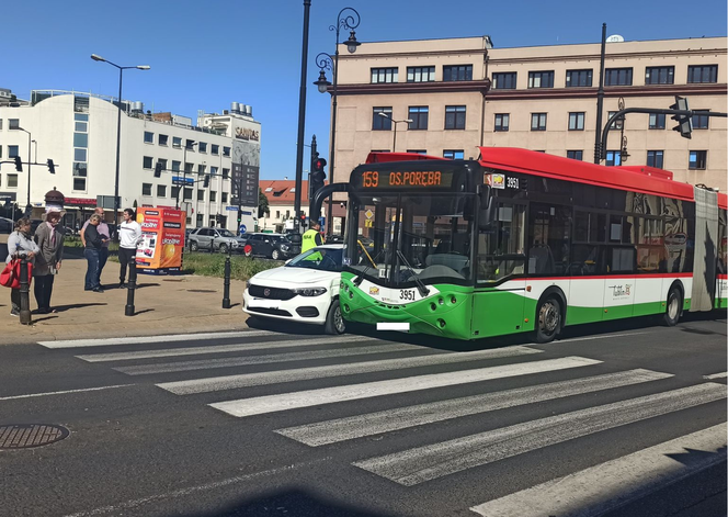 Zderzenie autobusu komunikacji miejskiej z kierowcą Bolta na jednym z lubelskich skrzyżowań [GALERIA]