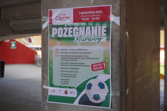 Pożegnianie Murawy na Chorten Arenie. Jagiellonia Białystok rozdaje boisko swoim kibicom