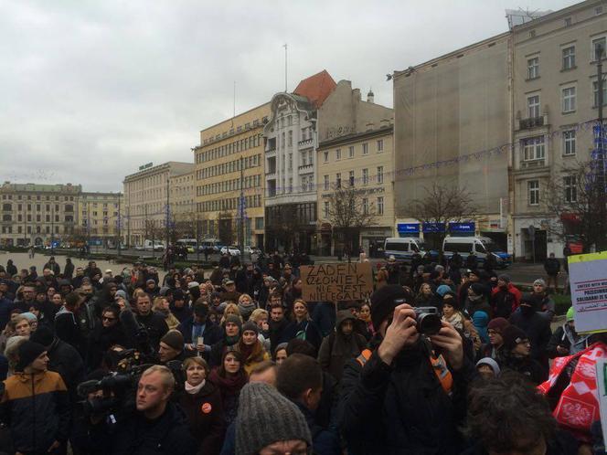 Poznań: Manifestacja muzułmanów w Polsce przeciwko terroryzmowi