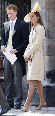 Kreacje na ślubie Zary Phillips i Mika Tindall'a. Księżna Kate i Harry