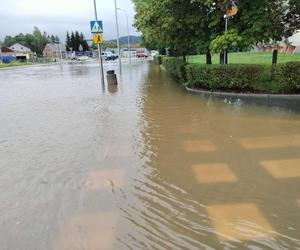 Jelenia Góra zalana. Pod wodą jest już 30 domostw, wiele dróg jest nieprzejezdnych 