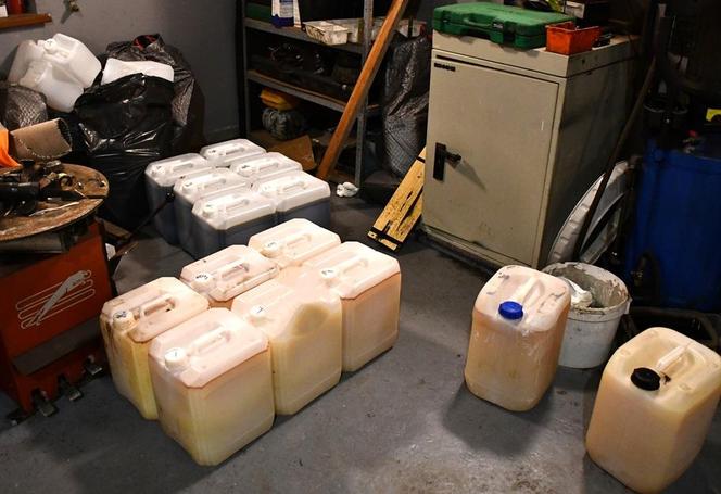 Policjanci rozbili nielegalną fabrykę mefedronu. Było tam 12 kg narkotyków 