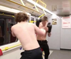Nielegalna walka w metrze w Warszawie. Szokujące sceny w pociągu! 