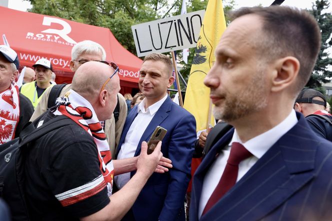 Karol Nawrocki prezydentem. Tłumy pod Sejmem