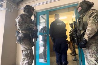 „Cyngiel” stambulskiej mafii wpadł w Warszawie! Miał przy sobie naładowaną broń