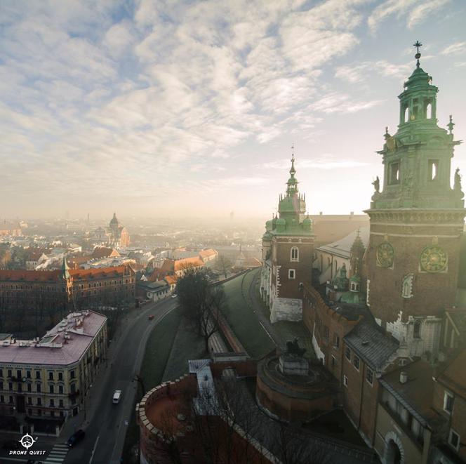 Te ujęcia pokazują, czym oddychamy w Krakowie. Zobacz miasto tonące w smogu [ZDJĘCIA]