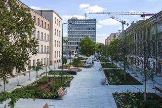 Nowe drzewa, plac zabaw i stół wodny. Pasaż Schiller w Łodzi już prawie gotowy