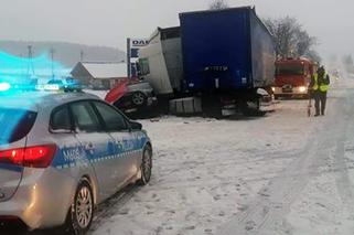 Pada śnieg,  jest ślisko na drogach, są śmiertelne ofiary wypadków