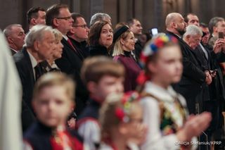 Marta Nawrocka w katedrze Notre Dame w Paryżu