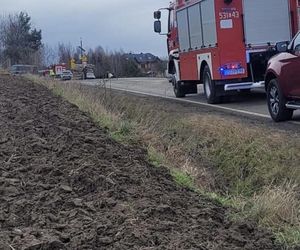 Droga wojewódzka w Małopolsce zablokowana. Policjanci i strażacy kierują na objazdy