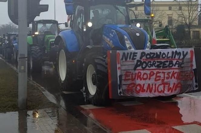 Setki traktorów na ulicach Leszna. Trwa ogólnopolski protest rolników