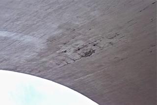 Remont nie pomógł? Zabytkowy wiadukt przy szczecińskim cmentarzu w opłakanym stanie