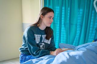 Na Wspólnej odc. 3542. Zuza Hoffer (Małgorzata Socha), Ula (Julia Jurek)