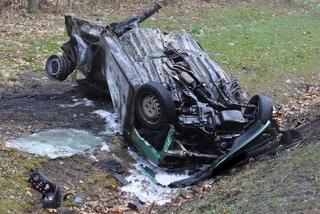 Stasinów: Seicento spłonęło razem z kierowcą. Śmiertelny wypadek na DK63