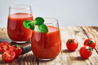 Przepis na zdrowy czerwony koktajl. Pomoże schudnąć i doda energii