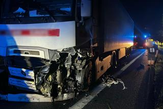 Zderzenie osobówki z ciężarówką na DK 10 pod Bydgoszczą! Jedna osoba poszkodowana [ZDJĘCIA]